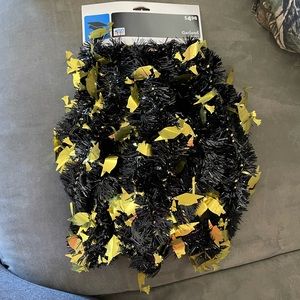 Black Garland with Gold Graduation Hats